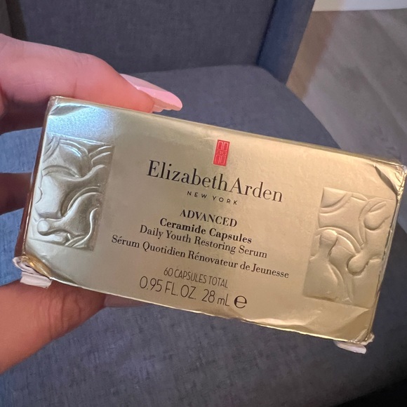 Elizabeth Arden- Advanced Ceramide Capsules Daily Youth Restoring Serum - Picture 6 of 9